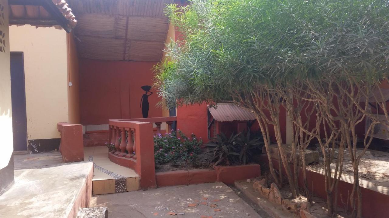 Hôtel Big Milly'S Backyard à Kokrobite Extérieur photo