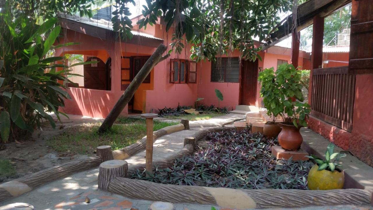 Hôtel Big Milly'S Backyard à Kokrobite Extérieur photo